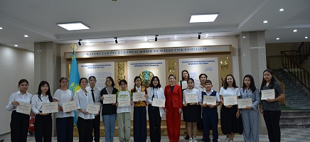 Алматинские школьники подготовили документальную выставку в честь Дня Конституции фото галереи 21