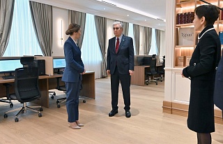 Мемлекет басшысы Қ. Тоқаев, Қазақстан Республикасы Президенті Архивінің директоры Ә.Мұстафина