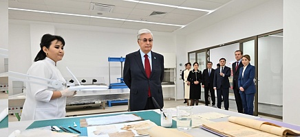 Глава государства Касым-Жомарт Токаев посетил новое здание Архива Президента Республики Казахстан фото галереи 25