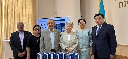 В Архиве Президента презентовали книгу о дипломатии независимого Казахстана фото галереи 1