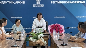 Молодые архивисты встретились с ветераном архивного дела
