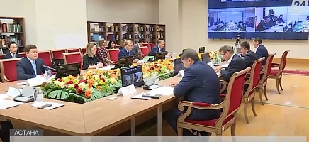 Государственный советник Ерлан Карин провел заседание Комиссии по полной реабилитации жертв политических репрессий фото галереи 2