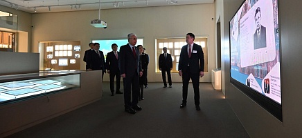 Глава государства Касым-Жомарт Токаев посетил новое здание Архива Президента Республики Казахстан фото галереи 6